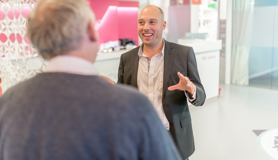 Jonathan forklarer om utviklingenJonathan forklarer om utviklingen