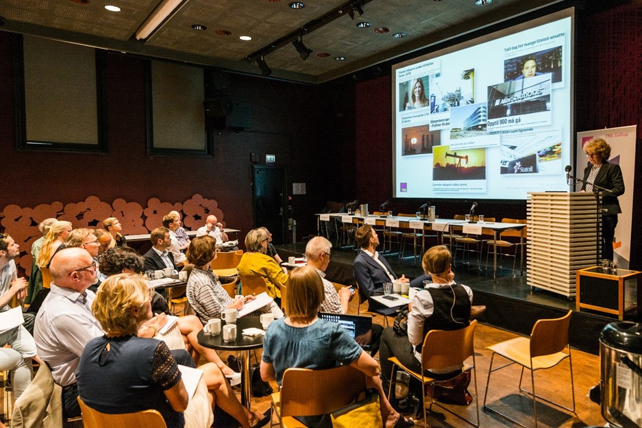 eva fosby livgard presenterer TNS Gallups Klimabarometer 2016 på Litteraturhuseteva fosby livgard presenterer TNS Gallups Klimabarometer 2016 på Litteraturhuset